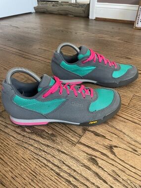 Giro Women’s Petra VR Combo Biking & Hiking Shoes EU 39 US 7.5 w/Cleats + Pedals